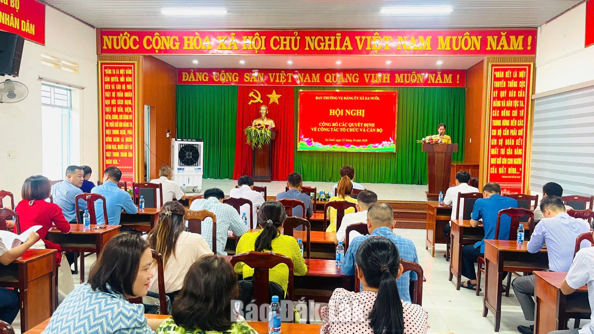 Toàn cảnh hội nghị.