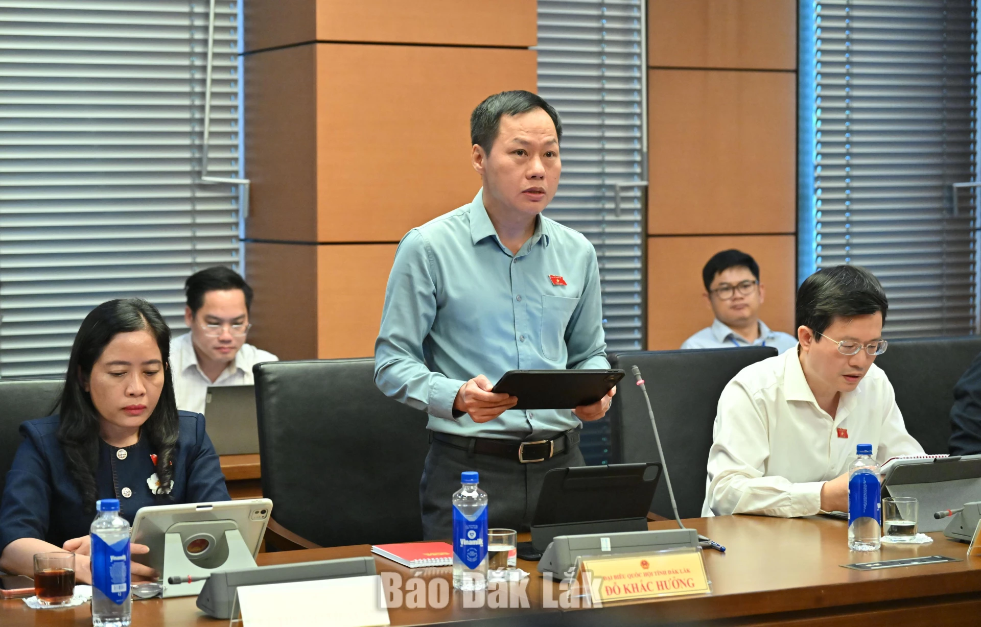 Đại biểu Đỗ Khắc Hưởng, Ủy viên là đại biểu Quốc hội hoạt động chuyên trách tại Ủy ban Dân nguyện và Giám sát của Quốc hội phát biểu thảo luận. Ảnh: Đoàn ĐBQH tỉnh cung cấp