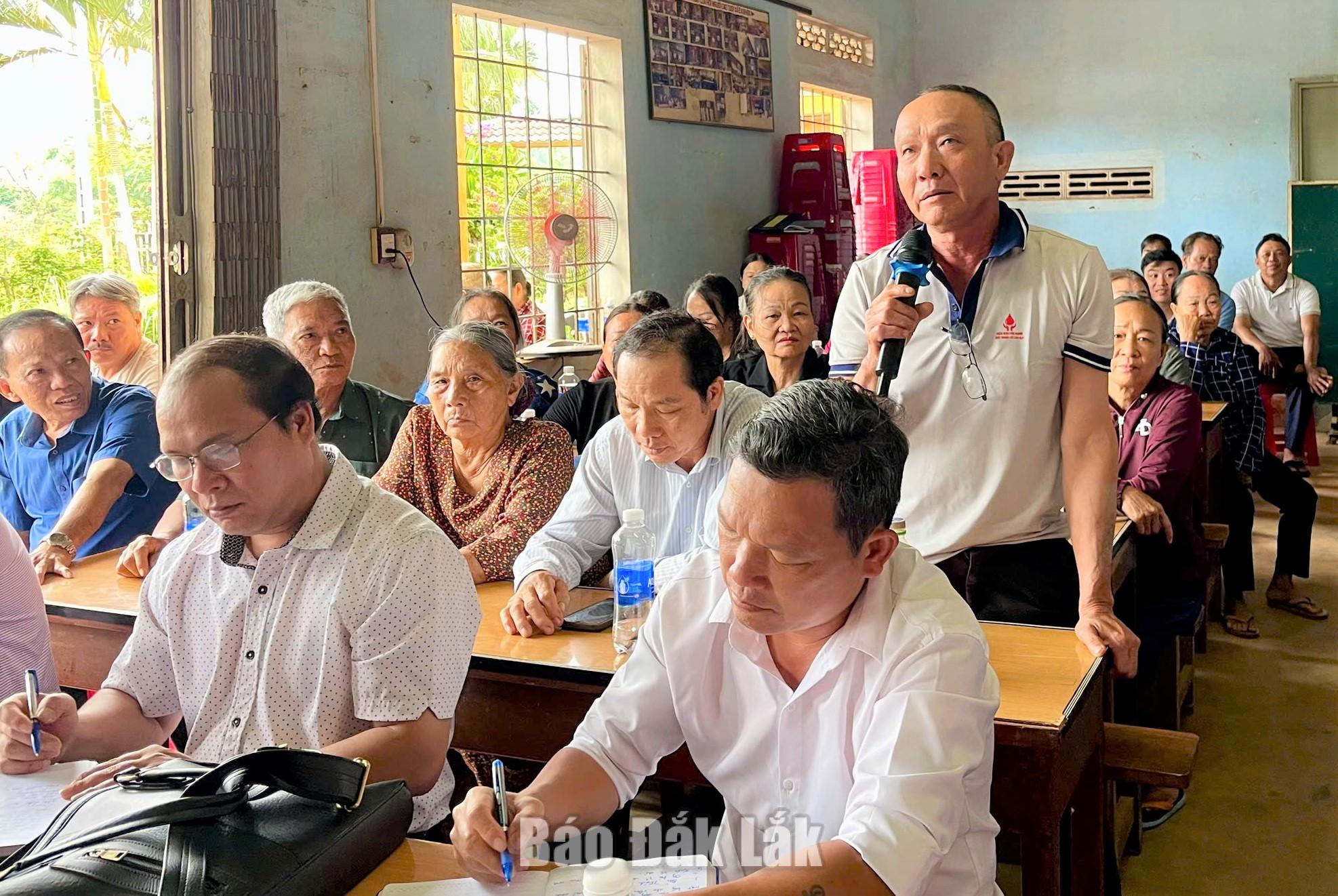 Người dân phát biểu ý kiến, phản ánh những khó khăn, vướng mắc và kiến nghị tại Hội nghị
