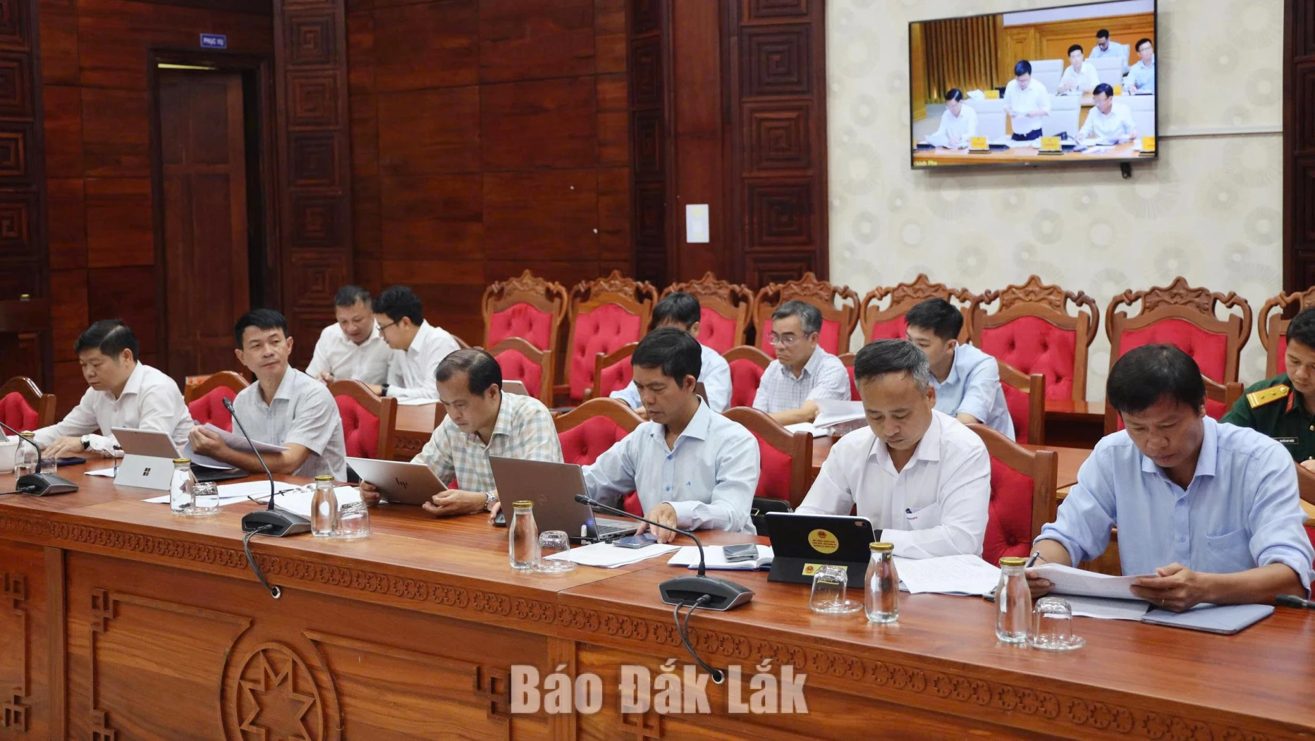Lãnh đạo các sở ngành dự họp tại điểm cầu tỉnh Đắk Lắk.