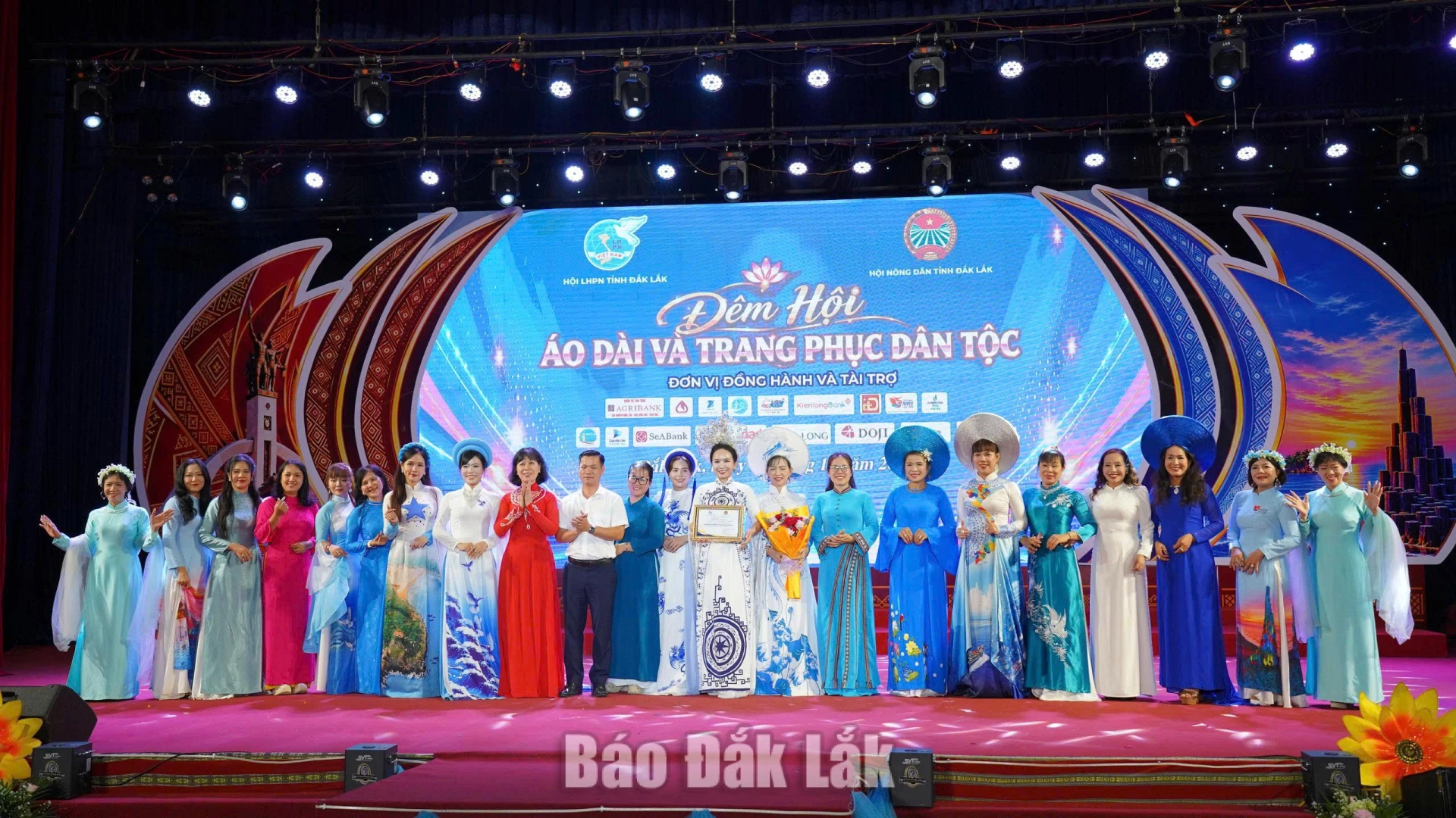 Ban tổ chức