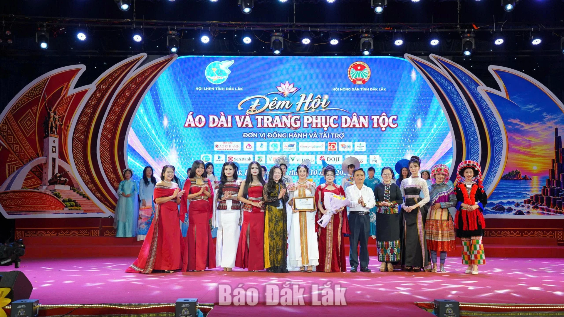 trao giải