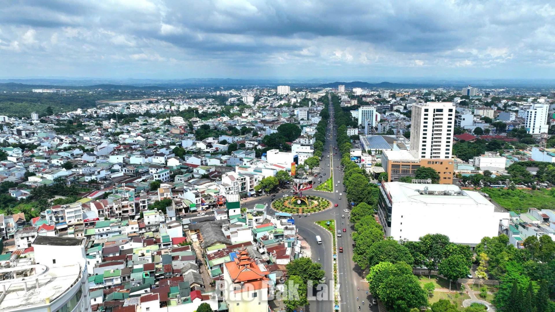 Các địa phương thuộc đô thị Buôn Ma Thuột đang nỗ lực khai thác nguồn lực, đẩy nhanh tiến độ đầu tư công, góp phần thực hiện các mục tiêu tăng trưởng. Ảnh: Vạn Tiếp