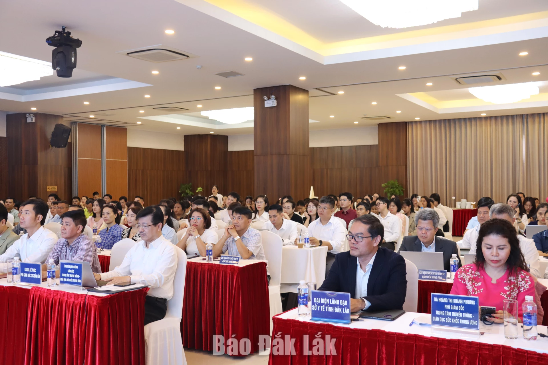 Đại biểu tham dự tại hội thảo.