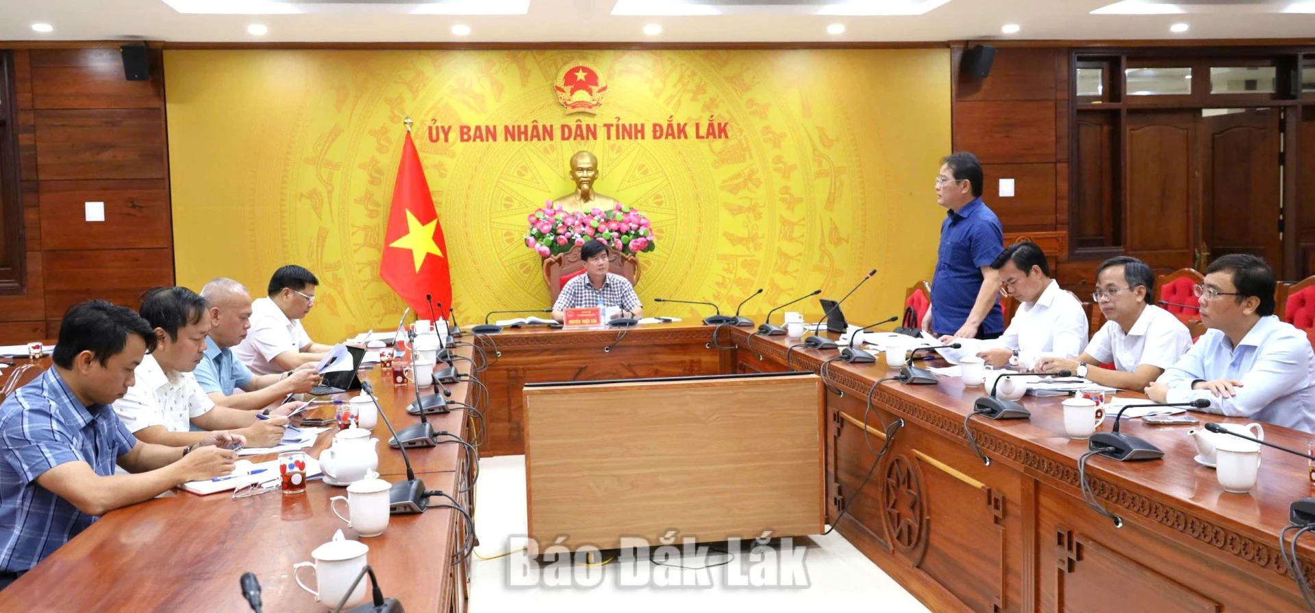 Các đại biểu tham dự cuộc họp.