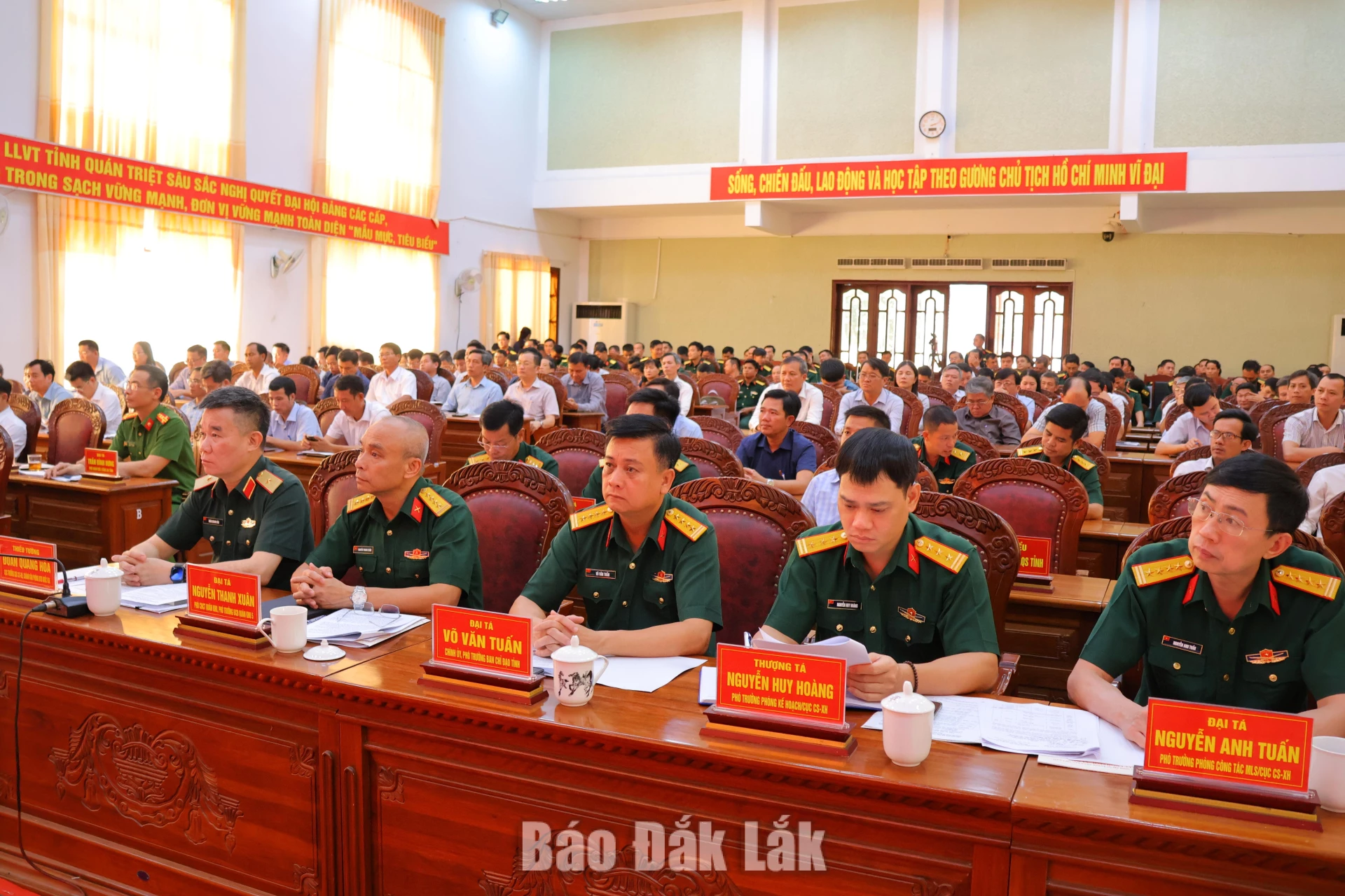 Các đại biểu tham dự hội nghị.