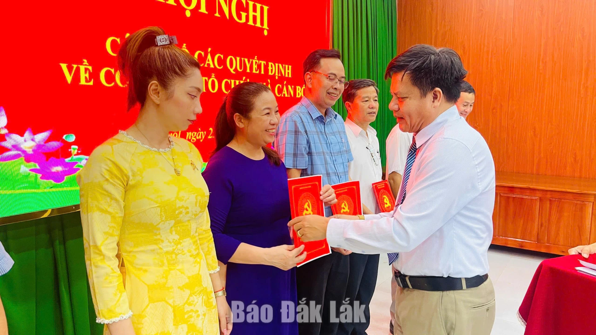 quyết định chỉ định cấp ủy, bí thư, phó bí thư các chi bộ trực thuộc mới thành lập
