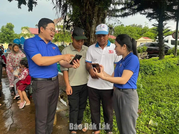 Linh hoạt giúp người dân ứng dụng công nghệ số
