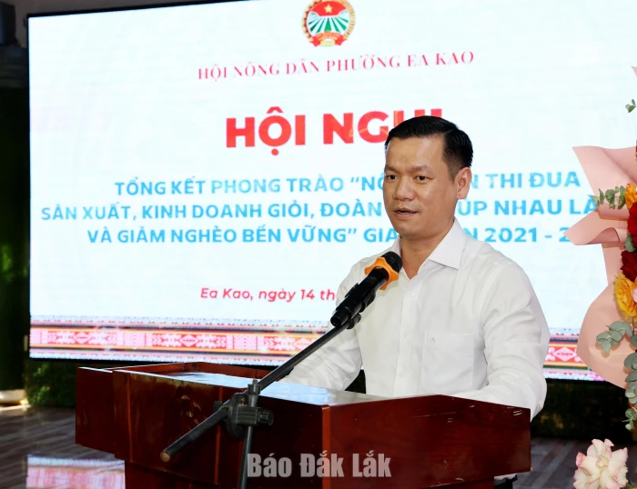 Đồng chí Võ Duy Kha, Phó Chủ tịch Hội Nông dân tỉnh phát biểu tại hội nghị.