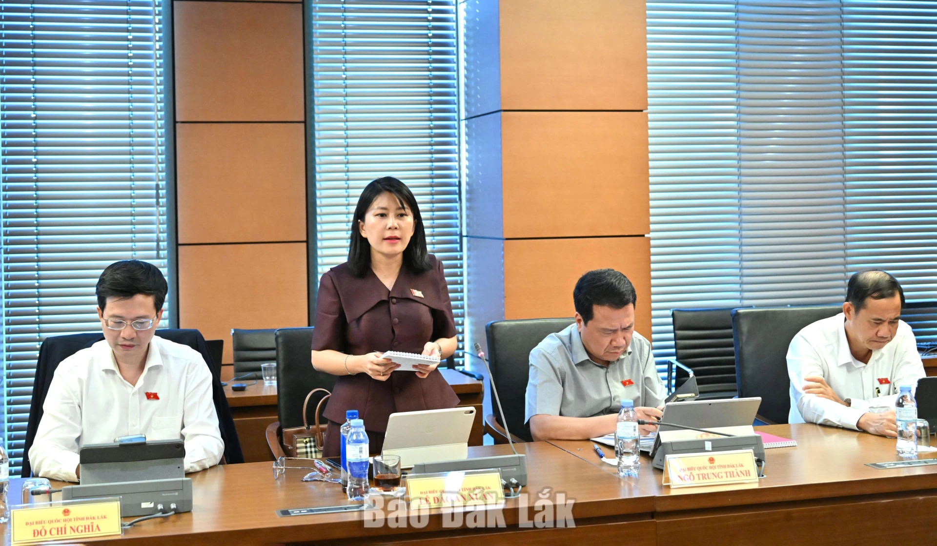 Đại biểu Lê Đào An Xuân, Phó Trưởng đoàn chuyên trách Đoàn ĐBQH tỉnh phát biểu thảo luận. Ảnh: Đoàn ĐBQH tỉnh cung cấp