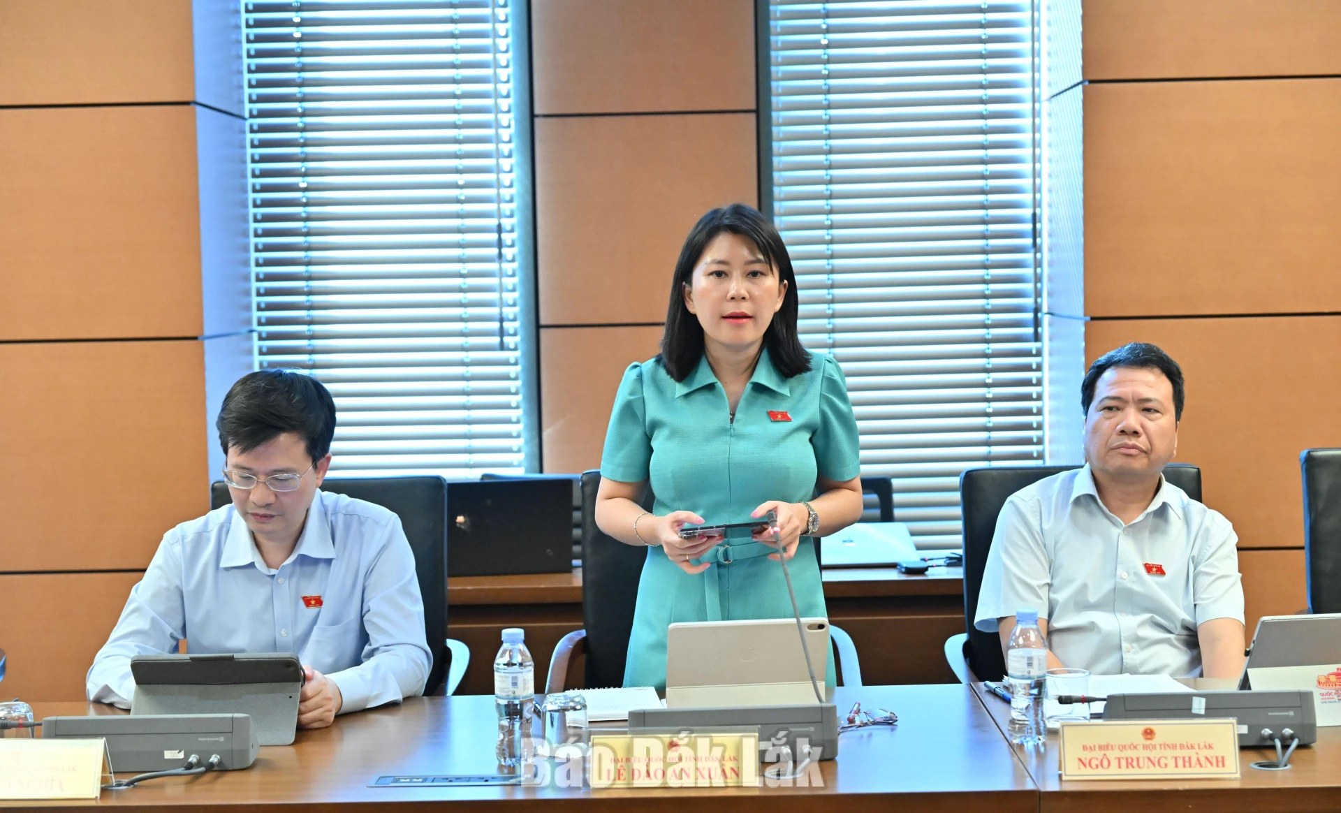 Đại biểu Lê Đào An Xuân, Phó Trưởng đoàn chuyên trách Đoàn ĐBQH tỉnh phát biểu thảo luận. Ảnh: Đoàn ĐBQH tỉnh cung cấp