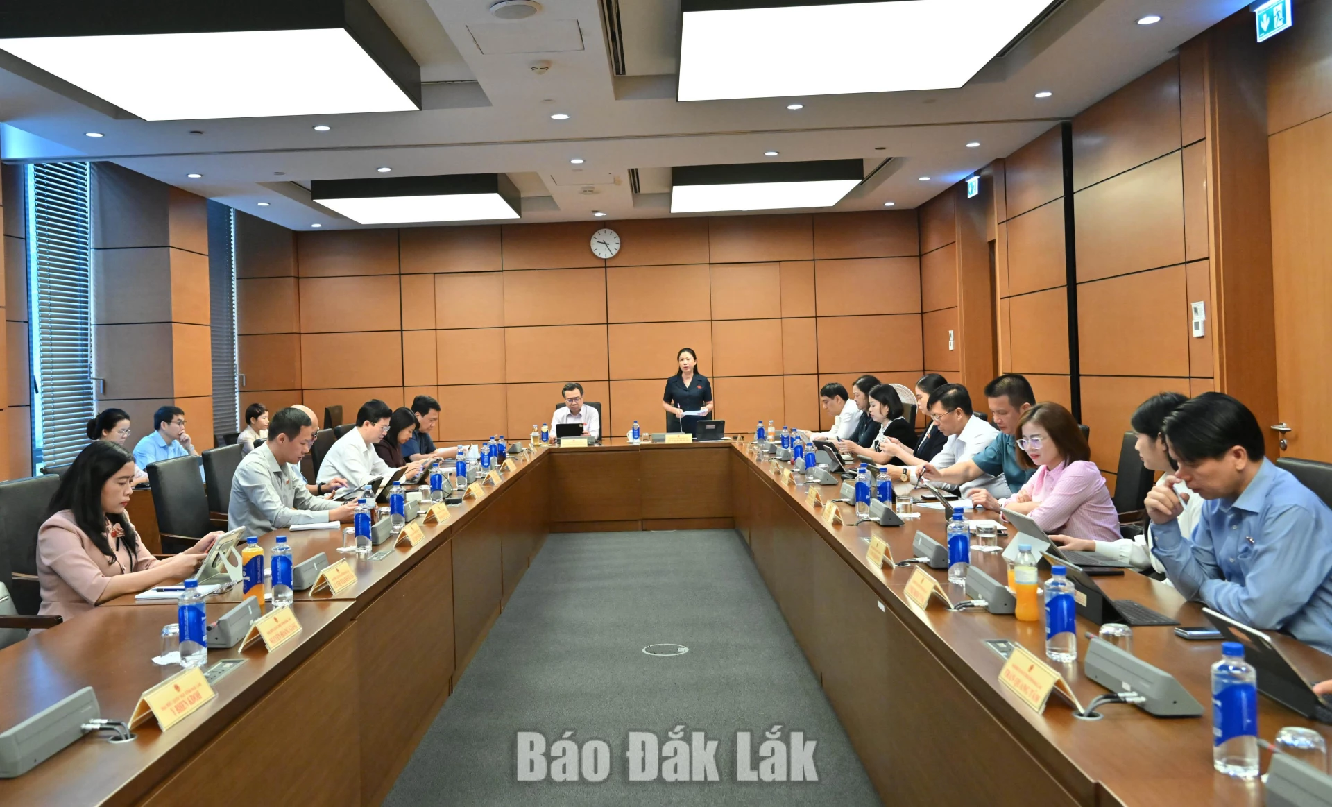 Quang cảnh phiên làm việc. Ảnh: Đoàn ĐBQH tỉnh cung cấp