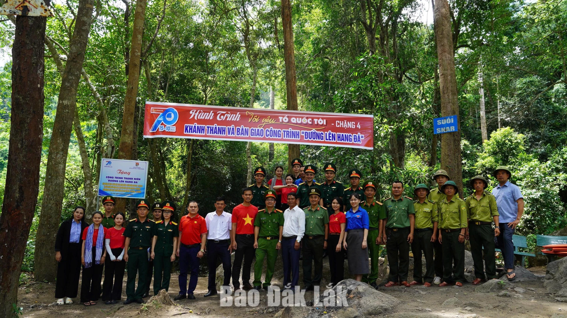 Những công trình, phần việc thiết thực thể hiện trách nhiệm của thanh niên với quê hương. 