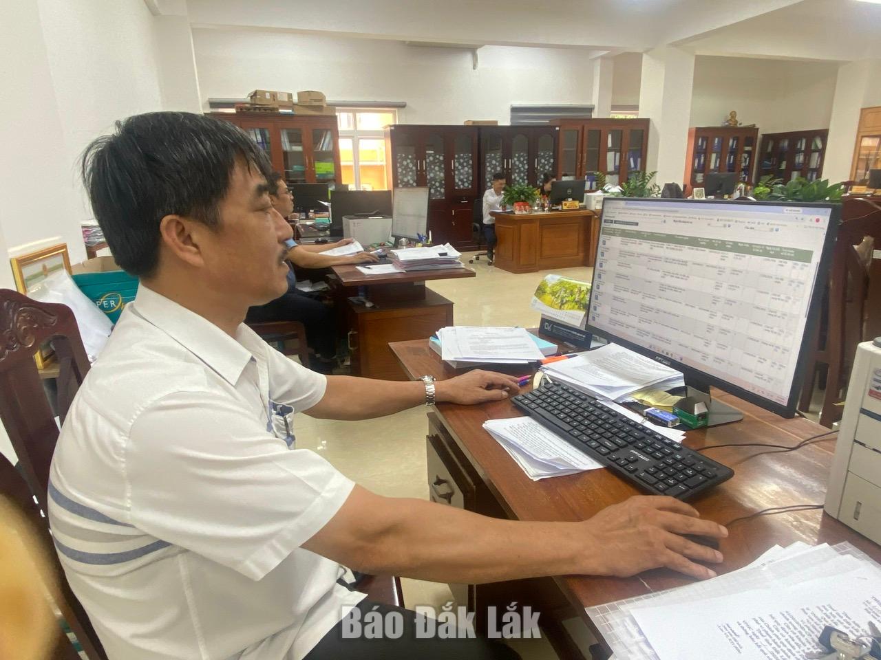 Chuyên viên