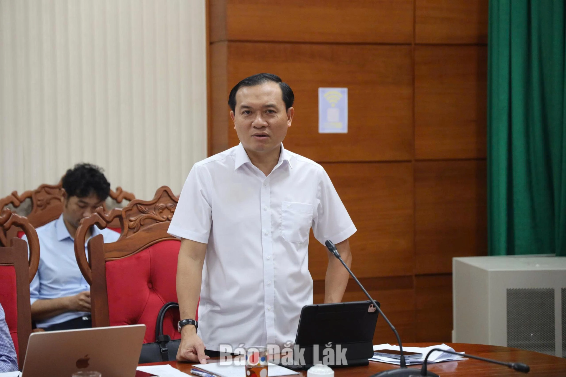 Uỷ viên Ban Thường vụ Tỉnh uỷ, Giám đốc Sở Khoa học và Công nghệ Bùi Thanh Toàn nêu ý kiến tại cuộc họp.