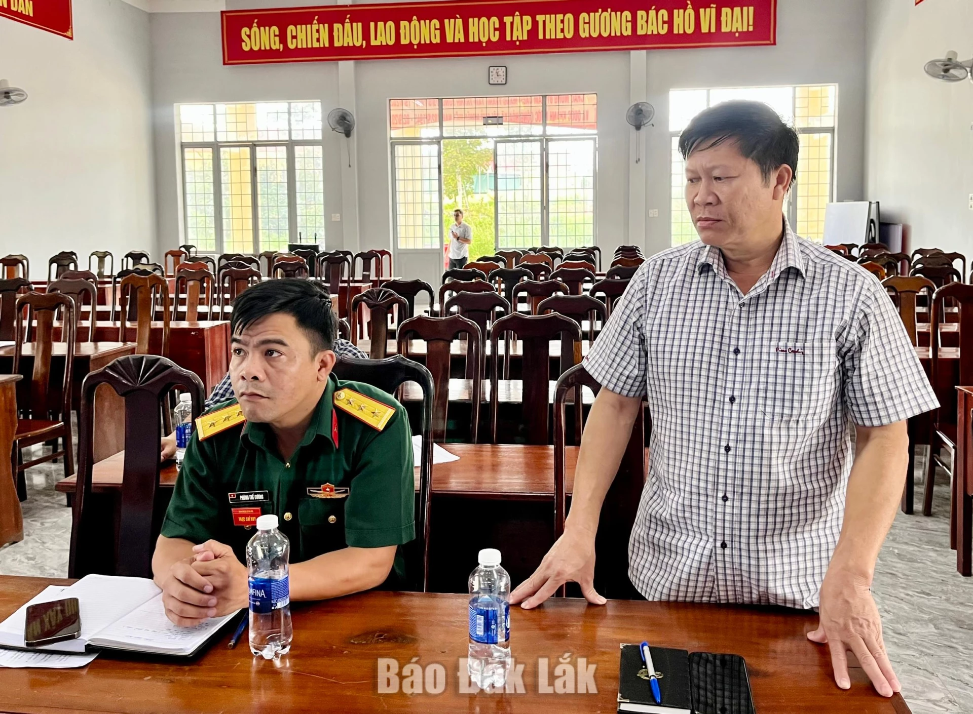 Phó Chủ tịch UBND xã Ea Păl Nguyễn Văn Lệ 