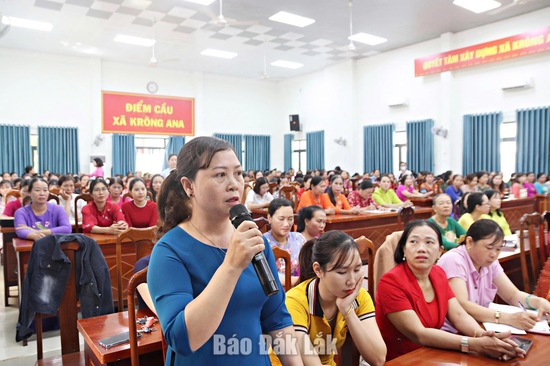Hội viên phụ nữ nêu kiến nghị tại diễn đàn.