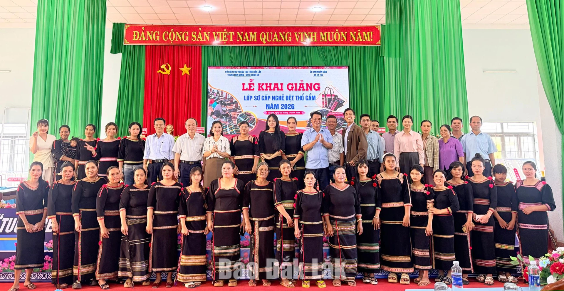Học viên tham gua lớp sơ cấp đào tạo nbgheef dệt thổ cẩm năm 2026 tại xã Ea Tul.