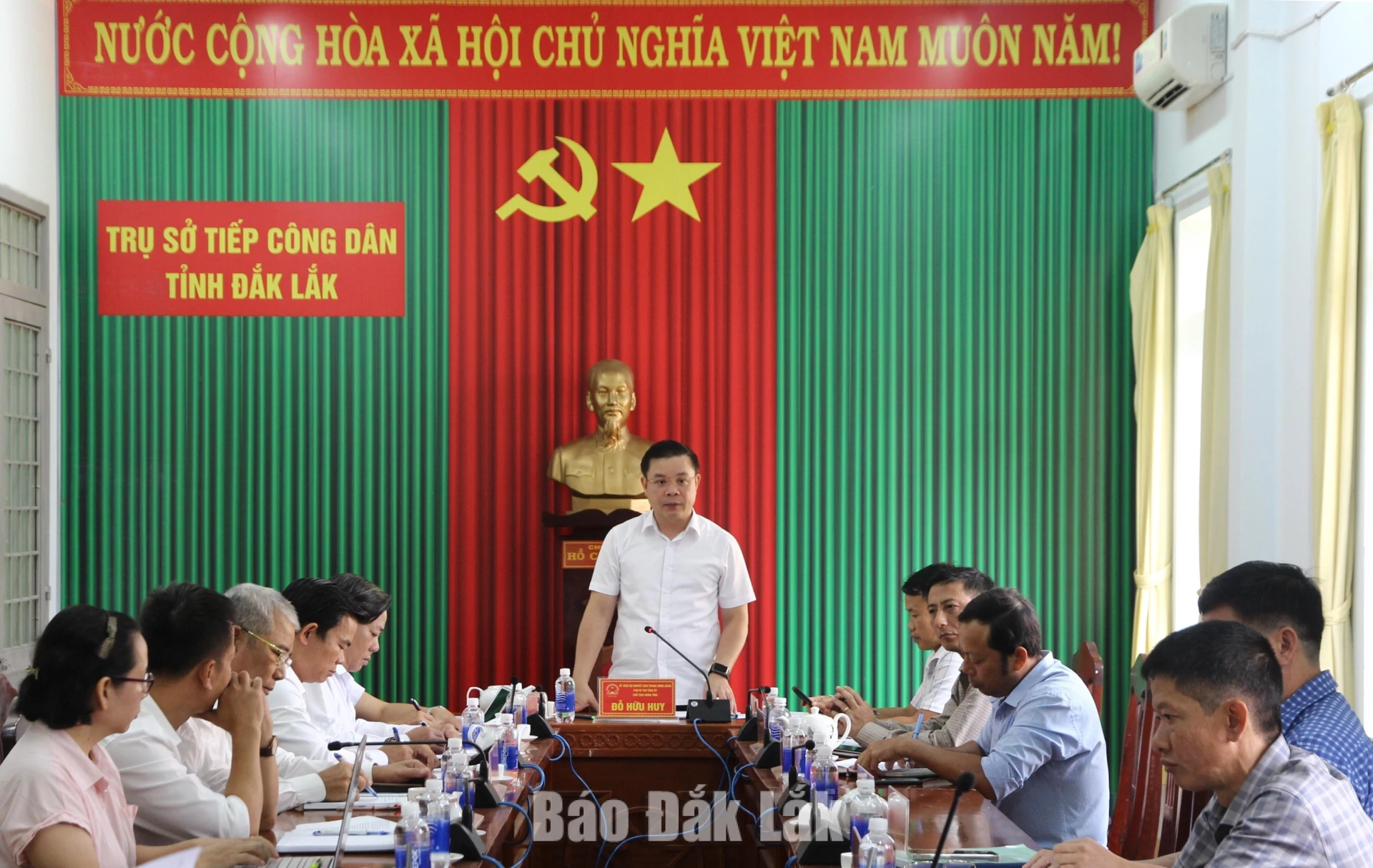 Đồng chí Đỗ Hữu Huy, Ủy viên dự khuyết Trung ương Đảng, Phó Bí thư Tỉnh ủy, Chủ tịch UBND tỉnh chủ trì một buổi tiếp công dân định kỳ.