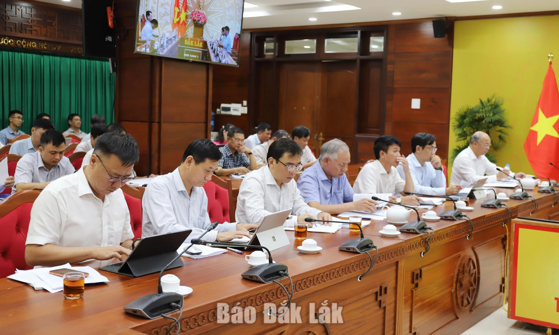 Lãnh đạo Sở Xây dựng thám ự buổi làm việc