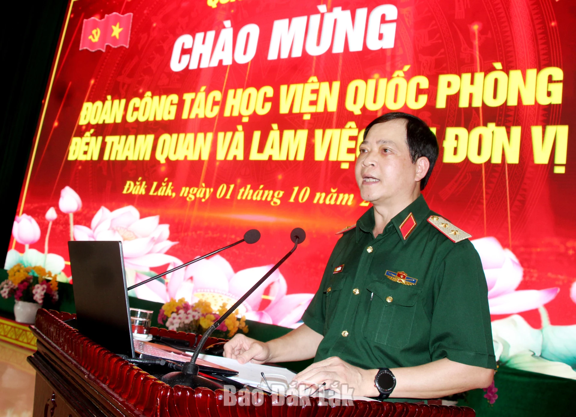Trung tướng Đào Tuấn Anh, Ủy viên Trung ương Đảng, Tư lệnh Quân đoàn 34 giới thiệu chuyên đề “Quan điểm của Đảng, chính sách, pháp luật của Nhà nước Việt Nam về động viên quốc phòng”.