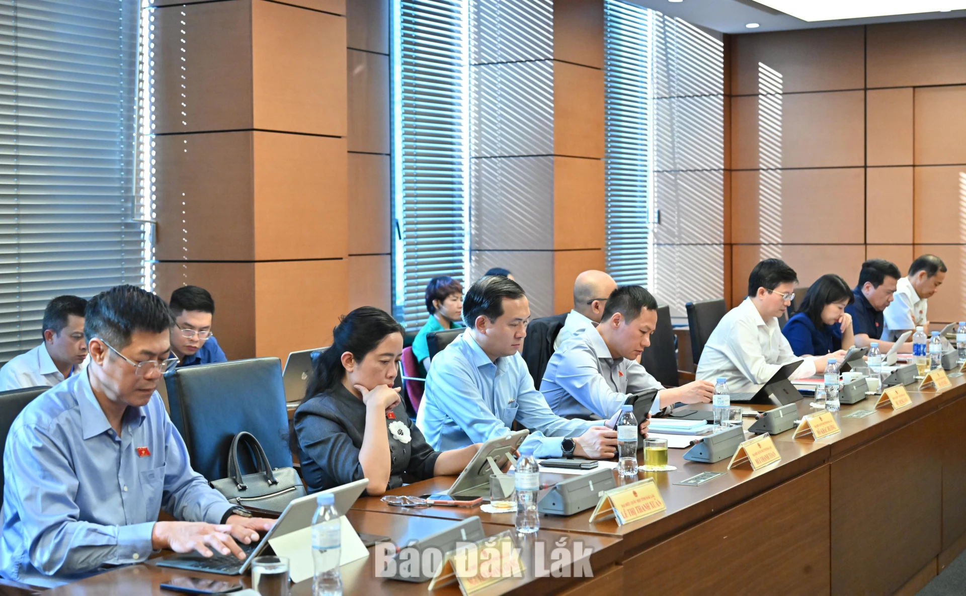 Các đại biểu thuộc Đoàn ĐBQH tỉnh Đắk Lắk tham gia phiên thảo luận. Ảnh: Đoàn ĐBQH tỉnh cung cấp