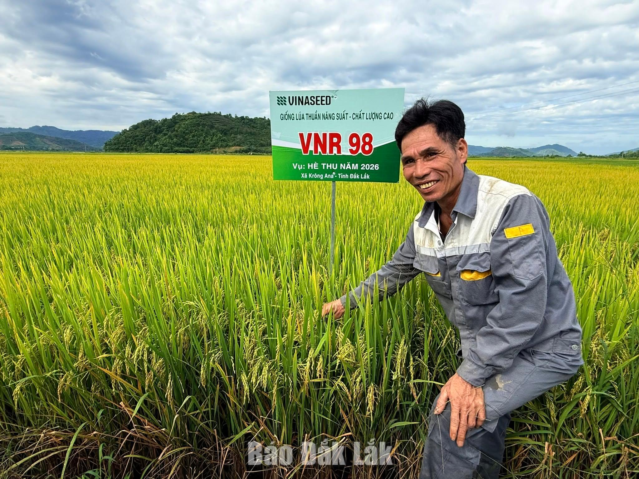 Nông dân ứng dụng tiến bộ khoa học kỹ thuật vào sản xuất, hướng đến nâng cao chất lượng nông sản.
