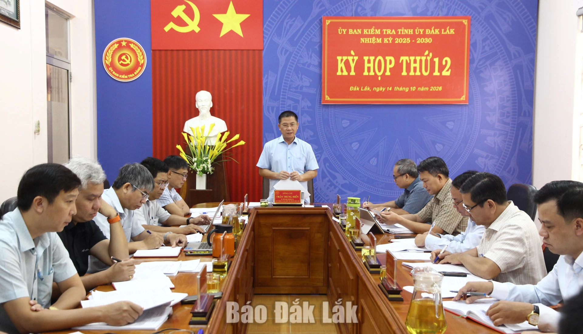 Một kỳ họp của UBKT Tỉnh ủy dưới sự chủ trì của đồng chí Trần Trung Hiển, Ủy viên Ban Thường vụ Tỉnh ủy, Chủ nhiệm UBKT Tỉnh ủy. 