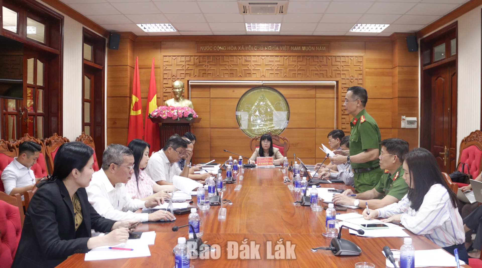 Đại biểu tham dự cuộc họp.