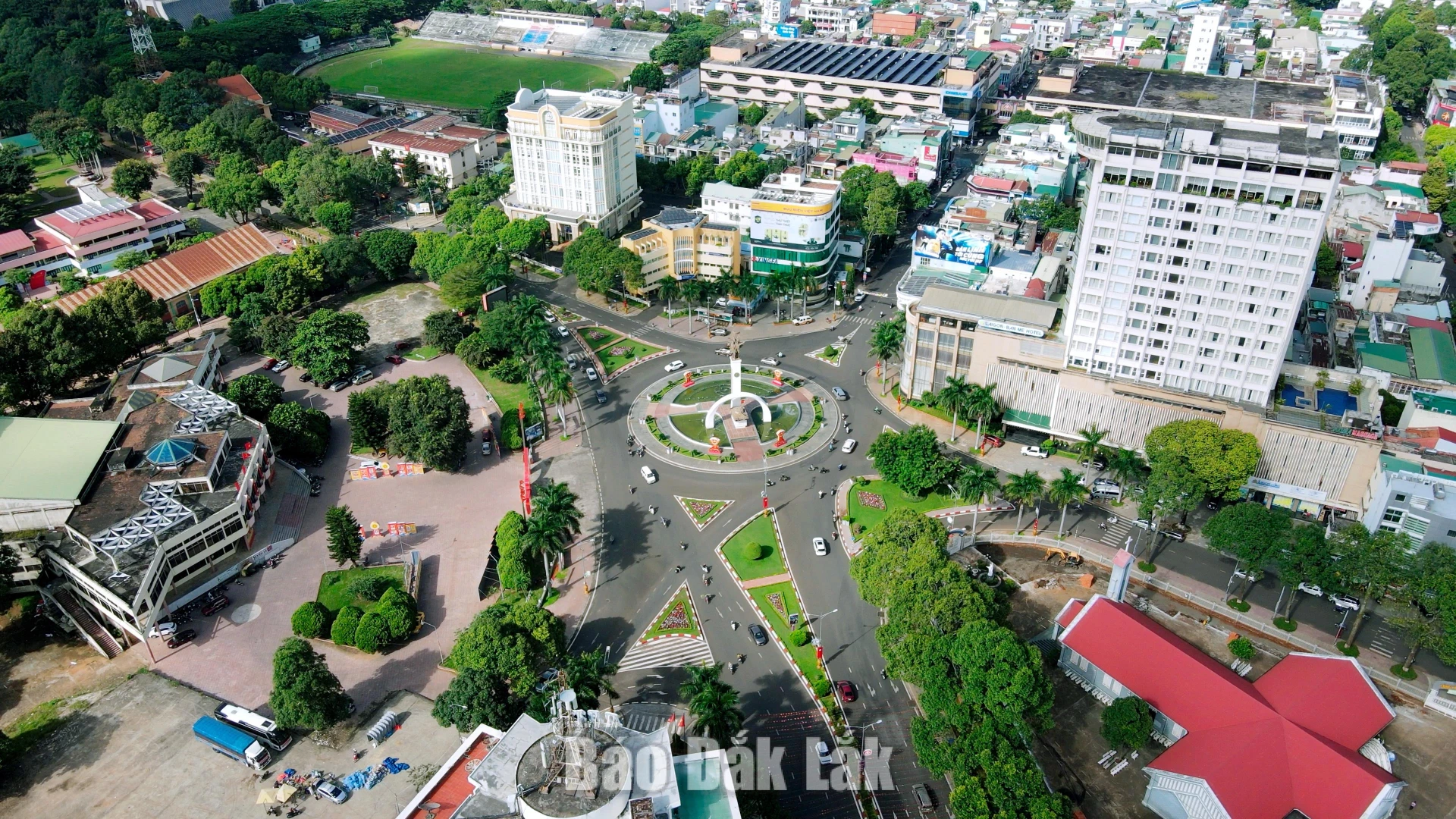 Theo dự thảo quy hoạch, phường Buôn Ma Thuột được định hướng phát triển theo mô hình đô thị đa 
chức năng, lấy trung tâm hiện hữu làm hạt nhân, kết hợp mở rộng không gian đô 
thị về phía Bắc và Tây Bắc gắn với các hành lang giao thông mới.