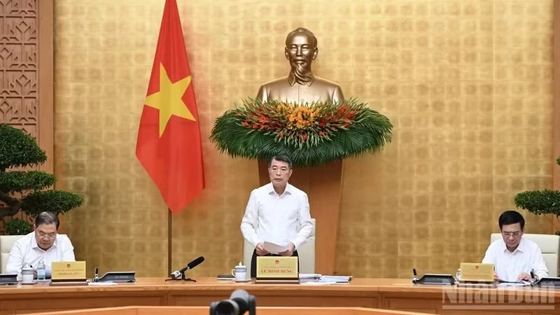 Prime Minister Le Minh Hung speaks at the meeting (Photo: TRAN HAI)
