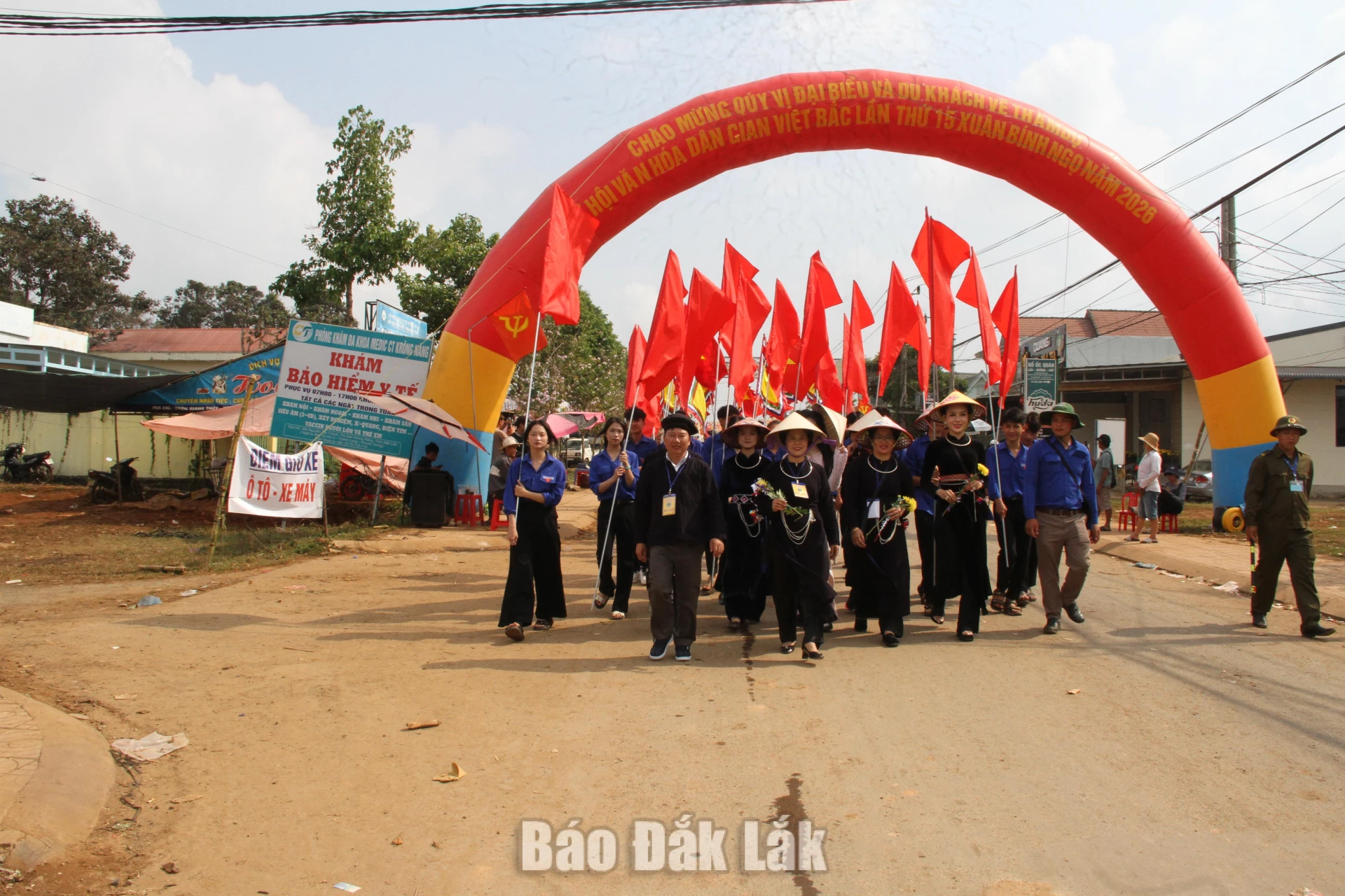 Dù xa quê đã lâu, đồng bào Tày, Nùng ở xã Tam Giang vẫn gìn giữ trang phục truyền thống, góp phần lưu truyền bản sắc văn hóa dân tộc qua các thế hệ.