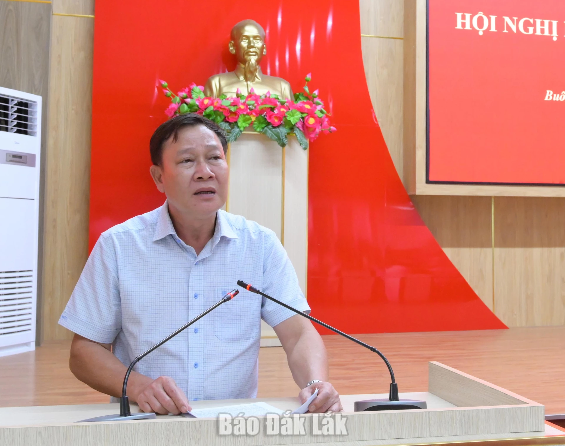 Đồng chí Trần Phú Hùng, Ủy viên Ban Thường vụ Tỉnh ủy, Bí thư Đảng ủy, Chủ tịch HĐND phường Buôn Ma Thuột phát biểu kết luận hội nghị.