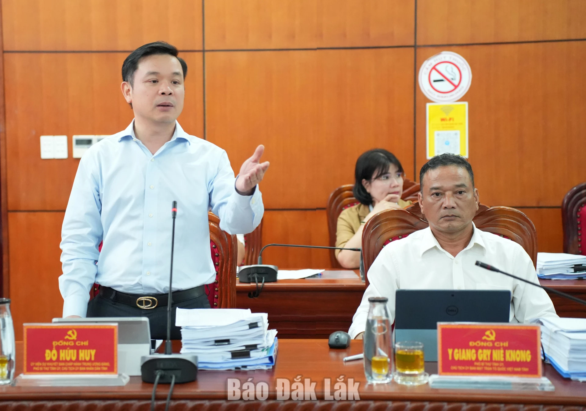 Đồng chí Đỗ Hữu Huy, Ủy viên dự khuyết Trung ương Đảng, Phó Bí thư Tỉnh ủy, Chủ tịch UBND tỉnh phát biểu tại hội nghị.