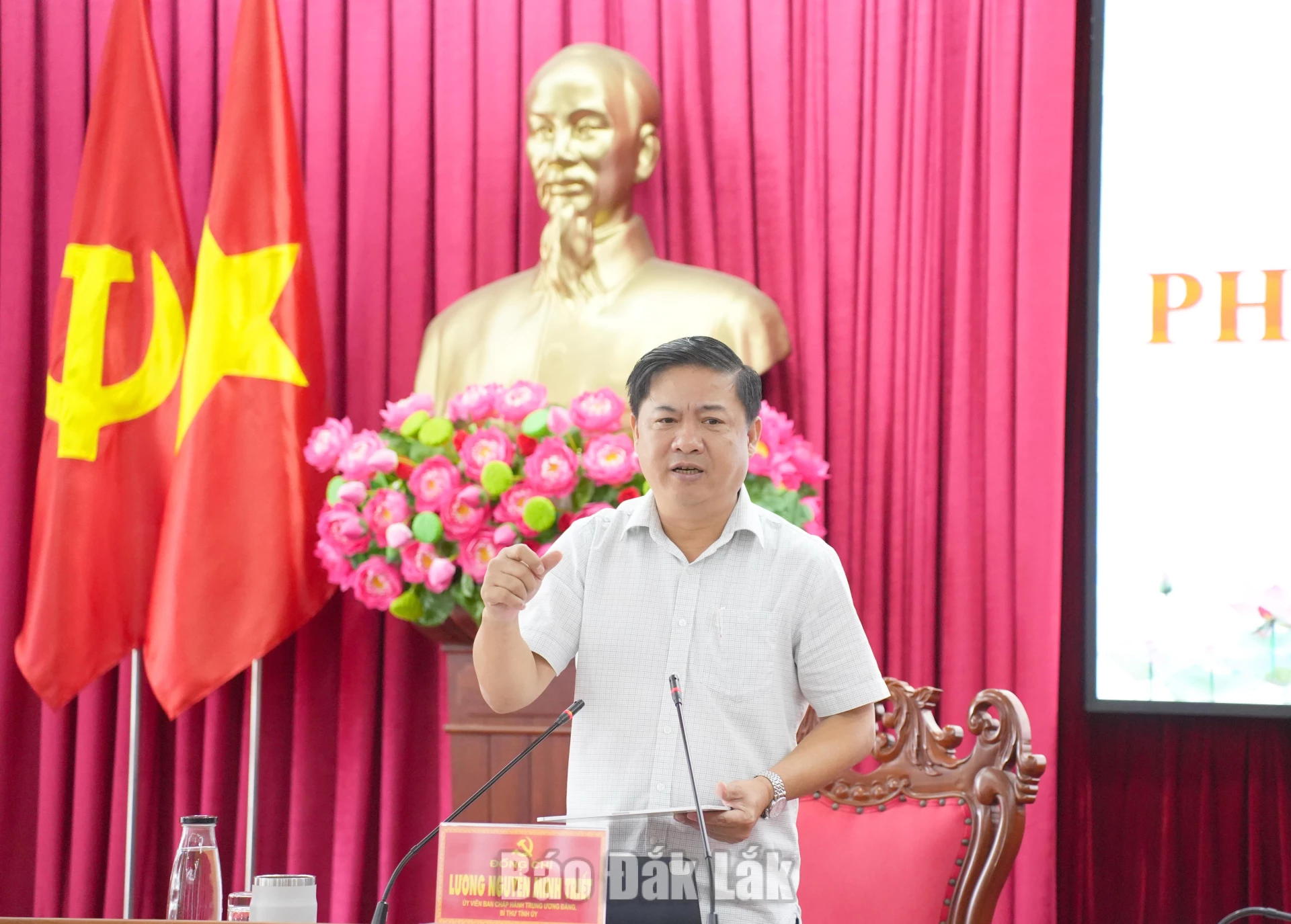 Đồng chí Lương Nguyễn Minh Triết, Ủy viên Trung ương Đảng, Bí thư Tỉnh ủy, Trưởng Đoàn ĐBQH tỉnh phát biểu kết luận phiên họp.