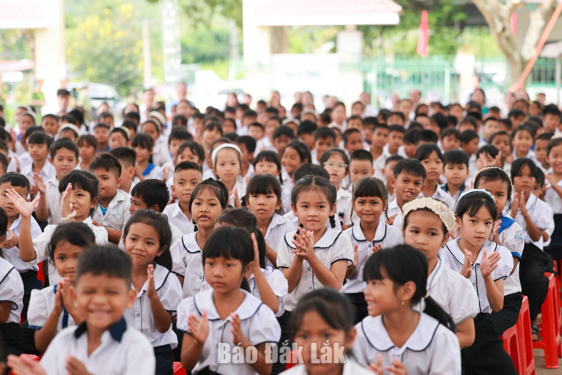 Các em học sinh tham dự chương trình.
