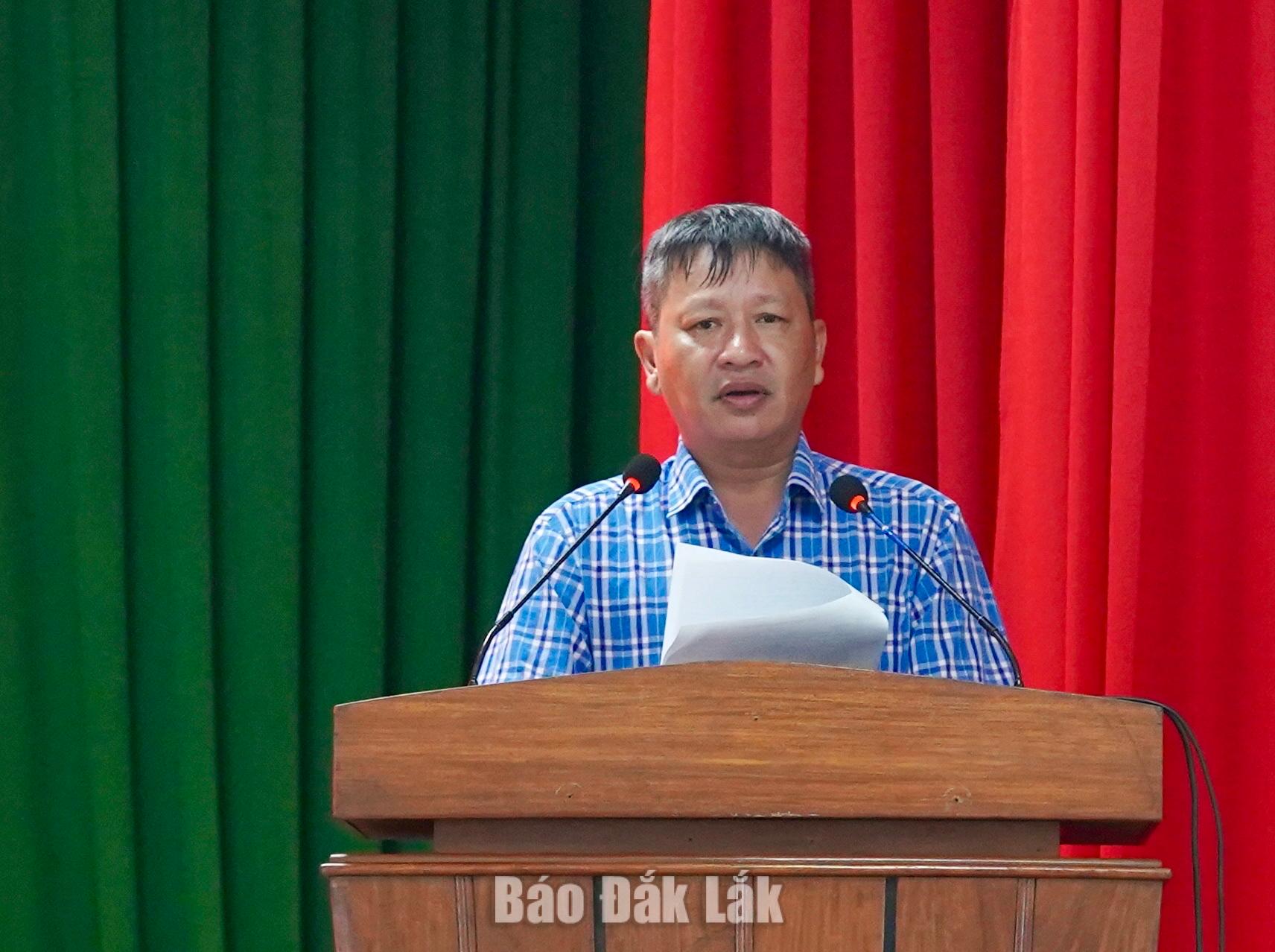 Bí thư Đảng ủy, Chủ tịch HĐND phường Bình Kiến Nguyễn Lê Vi Phúc phát biểu tại hội nghị