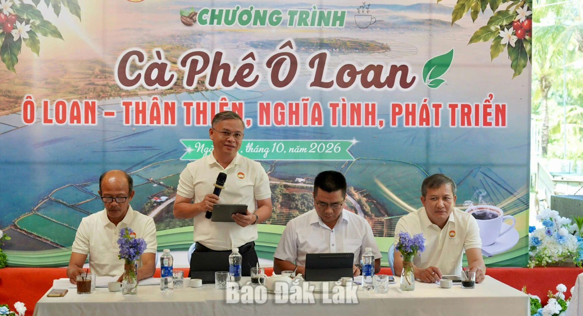 Bí thư Đảng ủy, Chủ tịch HĐND xã Ô Loan Nguyễn Văn Tĩnh phát biểu tại chương trình.