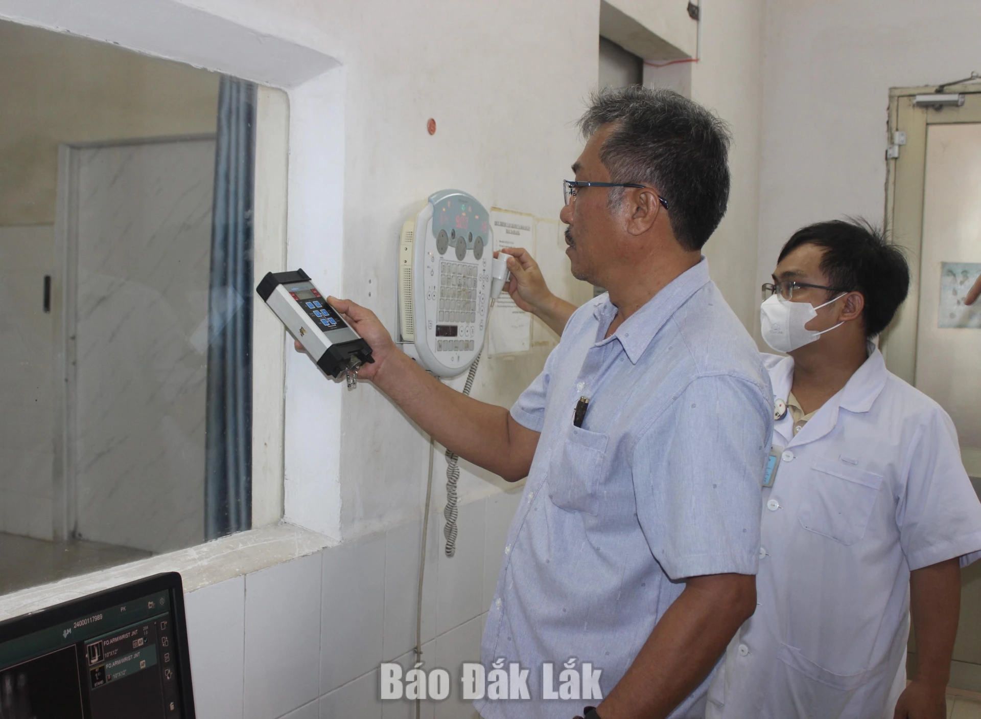 Thanh tra Sở Khoa học và Công nghệ Đắk Lắk tiến hành kiểm tra an toàn bức xạ ở Bệnh viện Đa Khoa Phú Yên
