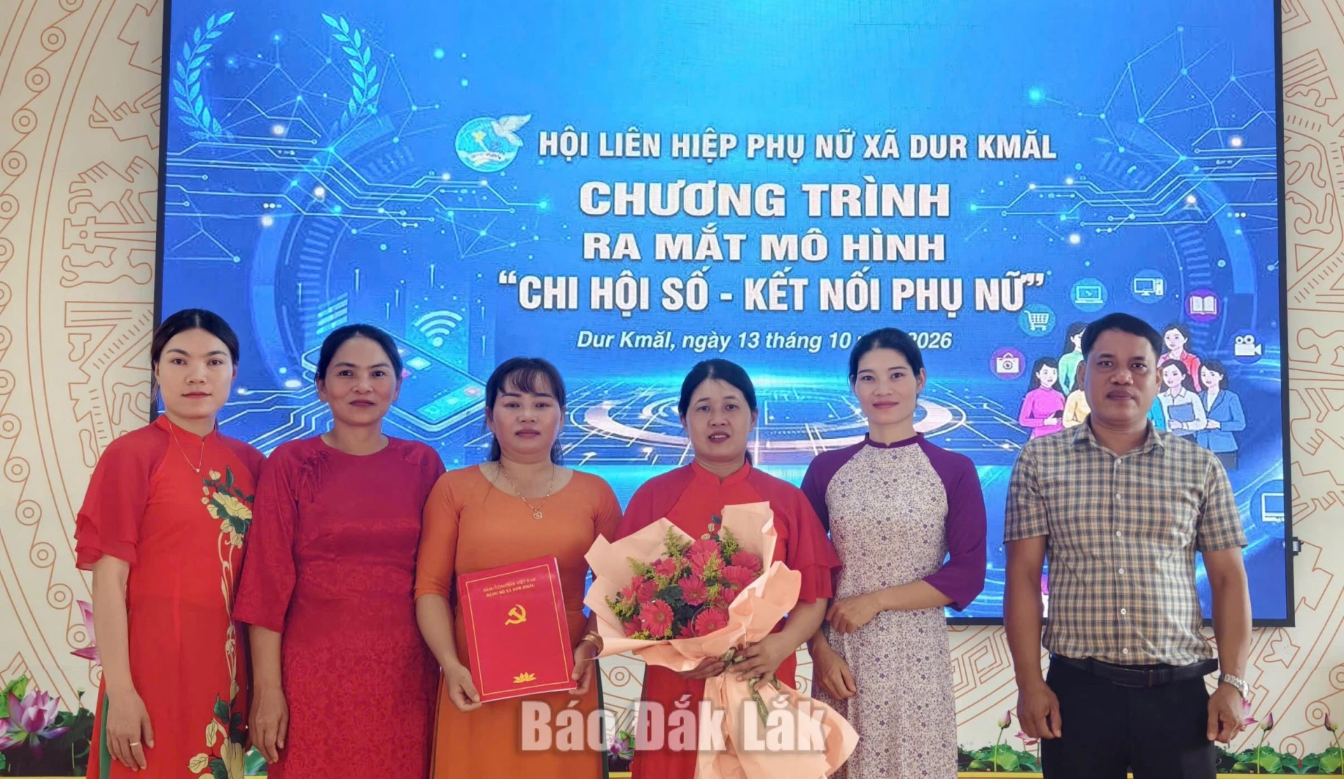 ra mắt