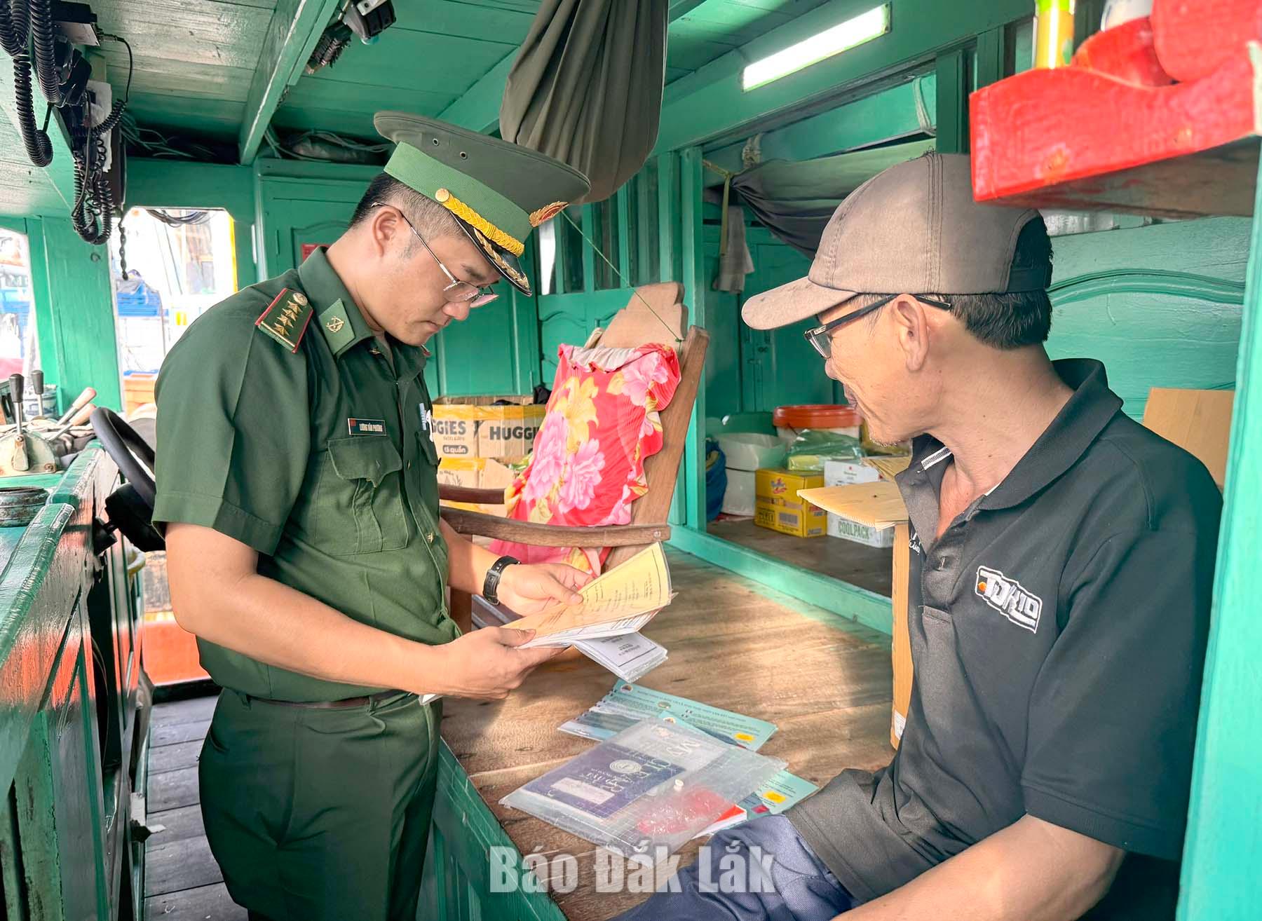 Hoa Hiep Nam Border Guard officers inspecting fishing vessels’ documents and paperwork before departure.