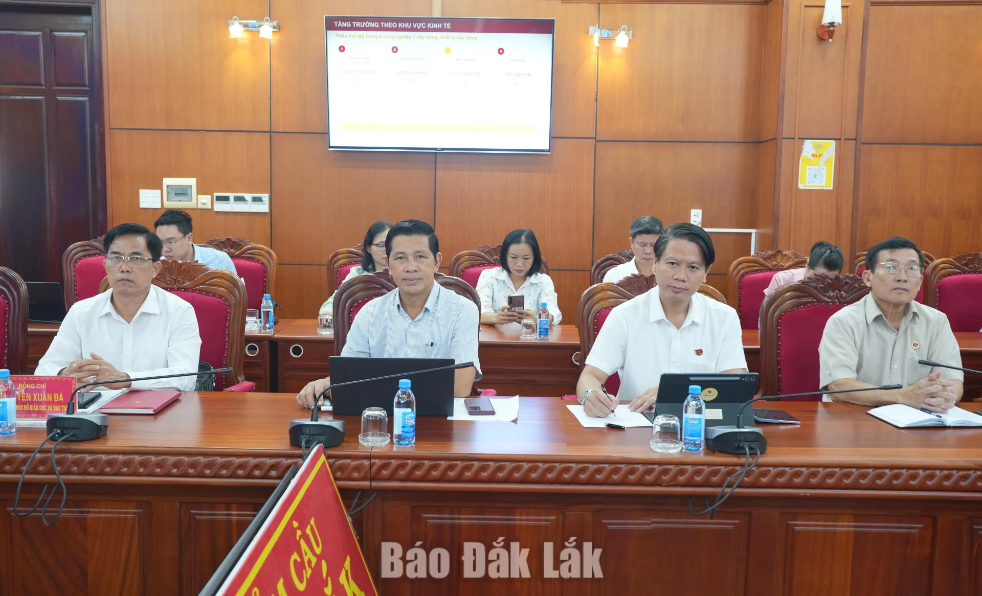 Các đại biểu dự hội nghị.