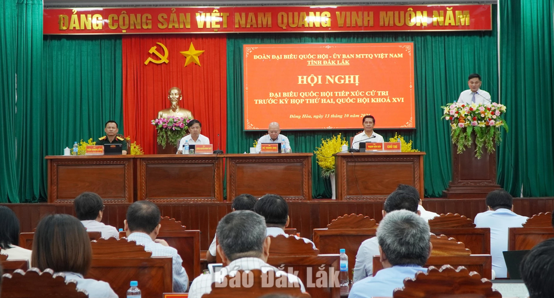 Quang cảnh hội nghị tiếp xúc cử tri tại phường Đông Hòa.