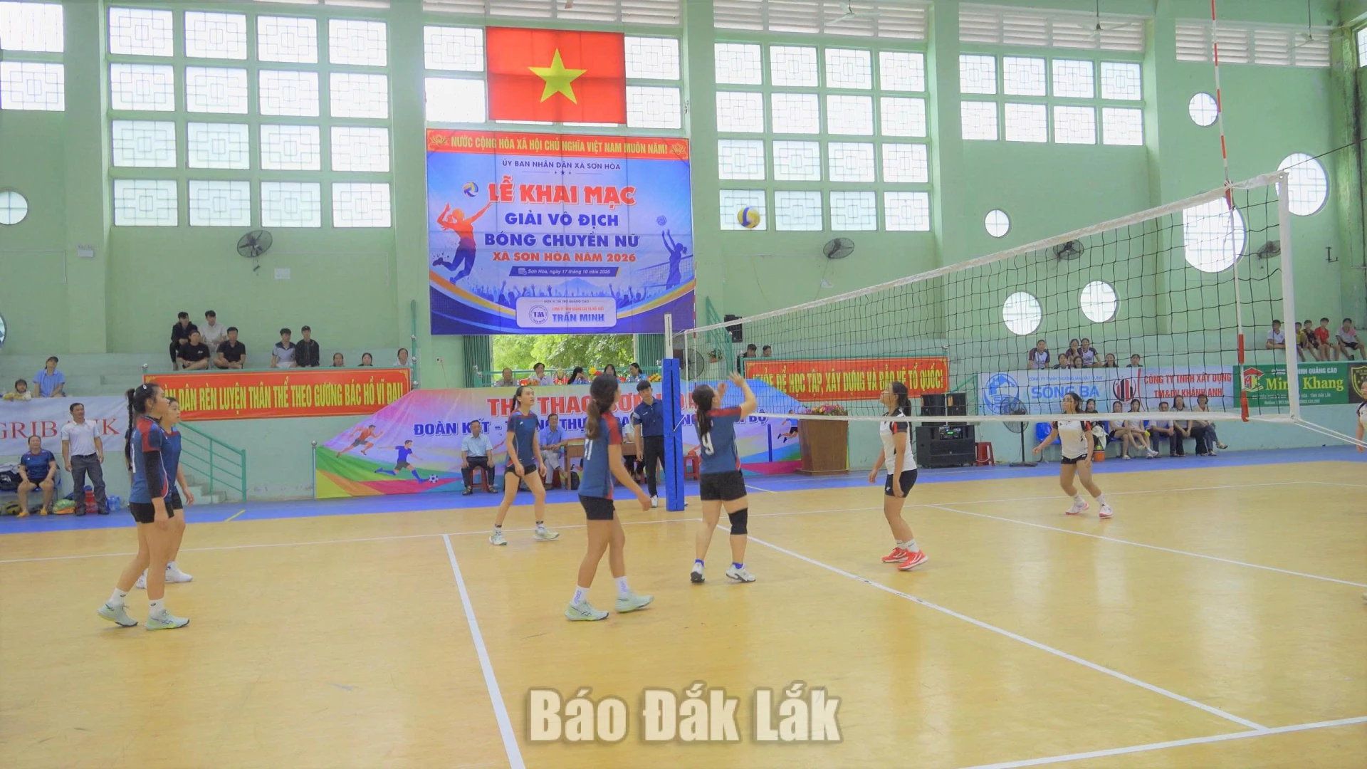 Các trận đấu diễn ra sôi nổi, hấp dẫn.