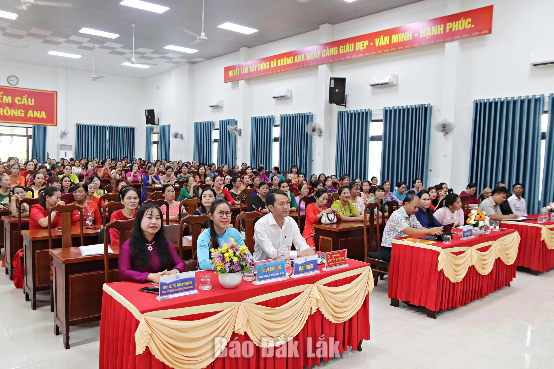 Đại biểu tham dự diễn đàn.