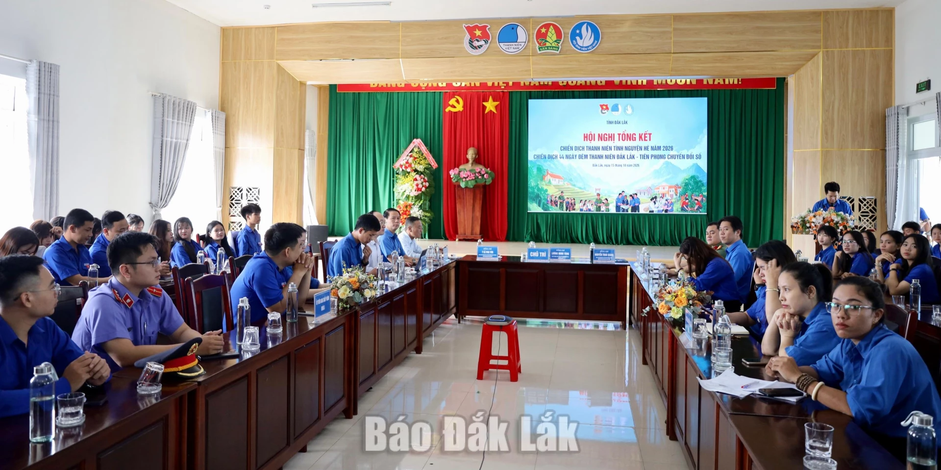 Các đại biểu dự hội nghị.