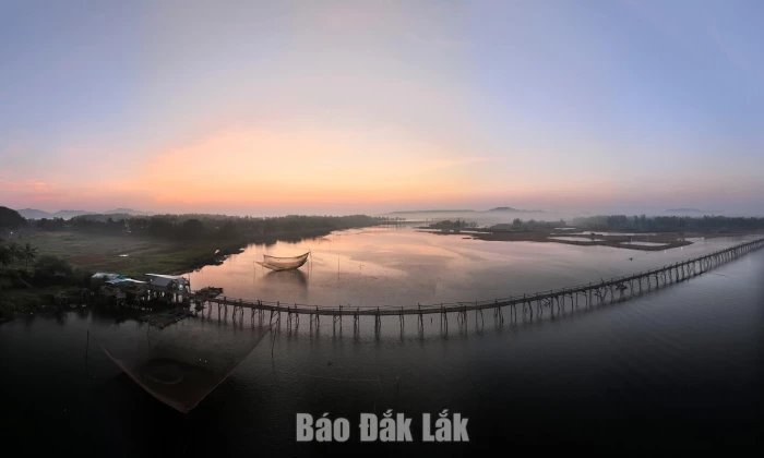 Cầu gỗ kể câu chuyện nhân sinh