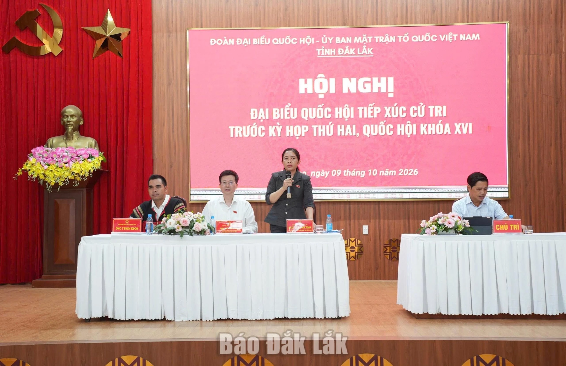 Các ĐBQH thuộc Đơn vị bầu cử số 3 điều hành hội nghị.