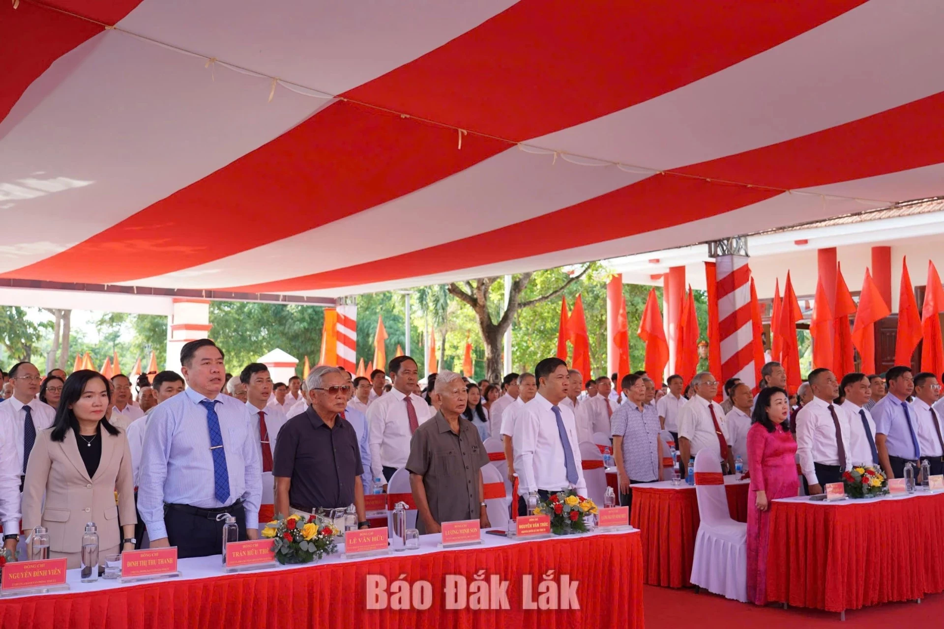 Provincial leaders, cadres and residents attending the commemorative ceremony while observing the flag-raising ceremony.  
