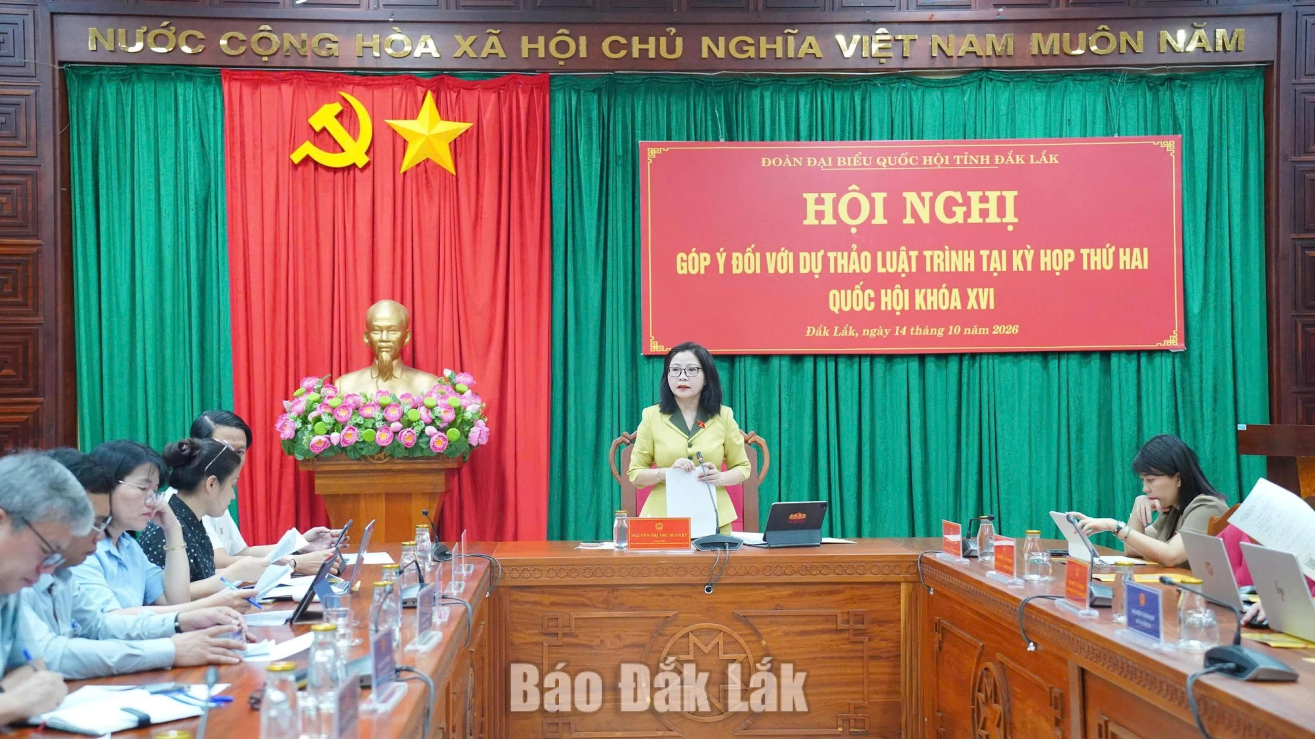 Phó Trưởng đoàn chuyên trách Đoàn ĐBQH tỉnh Nguyễn Thị Thu Nguyệt phát biểu tại hội nghị.